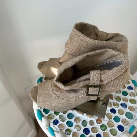 ALDO shoes, Beige, 38 US - Picture 1 of 3